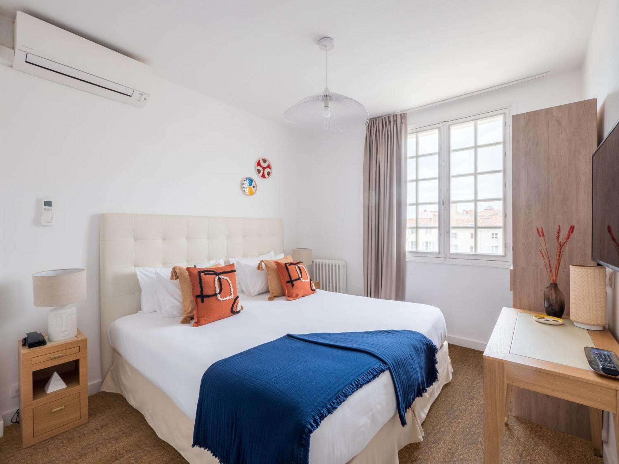 La Tour De Nesle La Rochelle Vieux Port Hotel 3*
